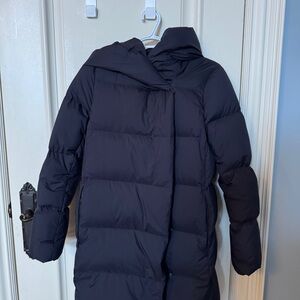 Aritzia Babaton Black Duvet Puffer Jacket